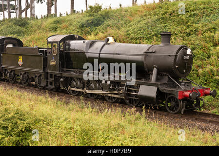 Dampf-Lokomotive 3850 nur nahenden Watchet Station auf der West Somerset Railway in Somerset Stockfoto