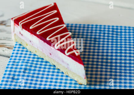 Serviette mit Kuchen. Stockfoto