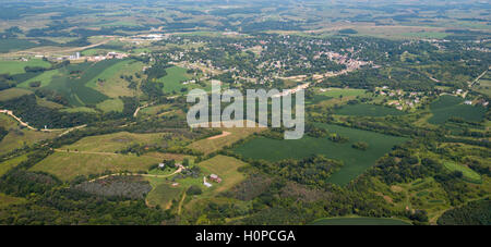 Luftaufnahme des Mineral Point, Wisconsin an einem schönen Sommertag. Stockfoto