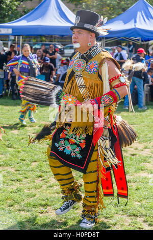 Erste Nationen Tänzer, DTES Pow Wow und Kulturfest, Oppenheimer Park, Vancouver, Britisch-Kolumbien, Kanada Stockfoto