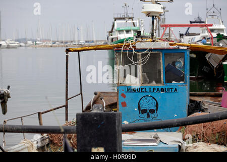 Angelboote/Fischerboote in den Hafen von Cambrils, Costa Daurada, Tarragona, Katalonien, Spanien Stockfoto