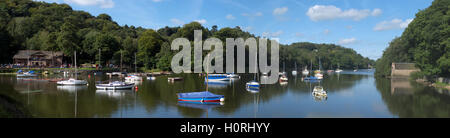 Anzeigen von Norden Segelboote vertäut auf Rudyard Lake (ein Kanal & Fluss Vertrauen Reservoir Cauldon Canal füttern), nr. Lauch, Staffordshire Stockfoto