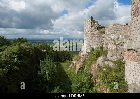 Der Blick aus den Gang betreten den höchsten Abschnitt Burg Ruinen Beeston Castle in Cheshire Stockfoto