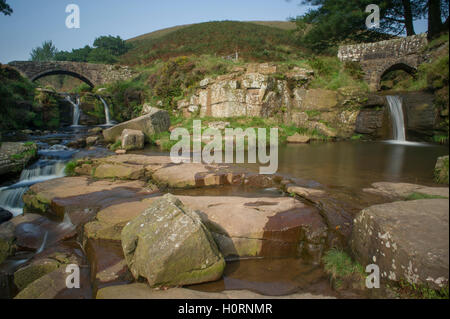 Die Brücken und Wasserfälle von drei Shires Kopf im Peak District National Park Stockfoto