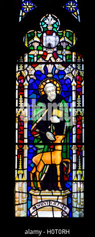 London, England, Vereinigtes Königreich. St Giles Predigten Kirche, Vorderstraße (Barbican). Glasmalerei-Fenster: Saint Giles Stockfoto