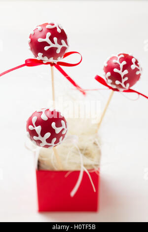 Rote und weiße Kuchen pops Stockfoto