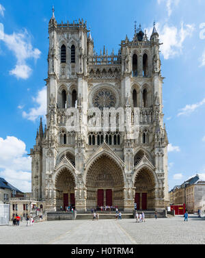 Die Westfassade der Kathedrale von Amiens (Cathédrale Notre-Dame Amiens), Amiens, Picardie, Frankreich Stockfoto