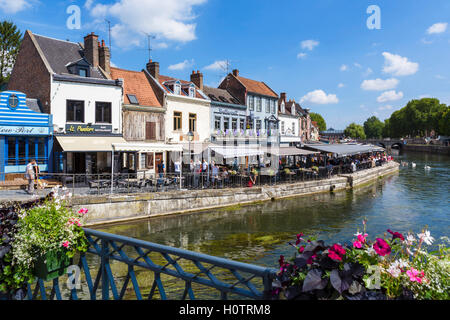 Der Fluss Somme und Quai Bleu im Quartier Saint-Leu, Amiens, Picardie, Frankreich Stockfoto