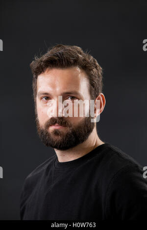 Dominic Hinde, der Journalist und Schriftsteller, an das Edinburgh International Book Festival. Edinburgh, Schottland. 15. August 2016 Stockfoto