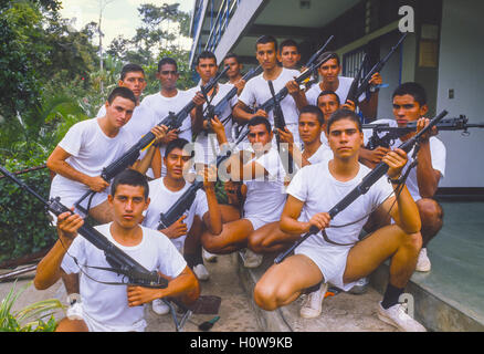 CORDERO, TACHIRA Staat, VENEZUELA - Kadetten mit Gewehren, National Guard Academy im Mai 1988. Stockfoto