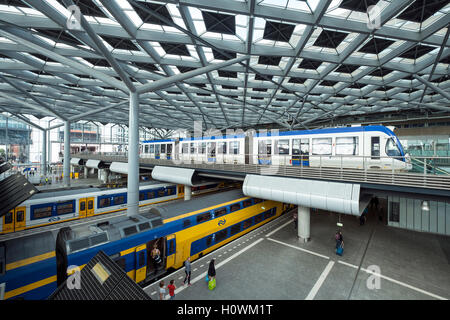 Innenraum von Den Haag vom Hauptbahnhof nach der Modernisierung in den Haag, Niederlande Stockfoto