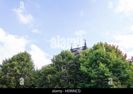 Farbfoto zeigt den Turm der St. Modwen Kirche, Burton-Upon-Trent. Stockfoto