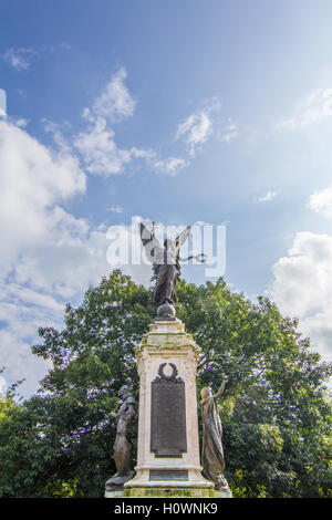 Eine eindrucksvolle Denkmal für die Gefallenen des ersten und zweiten Weltkrieg, im Zusammenhang mit öffentlich enthüllte am 2. August 1922. Stockfoto