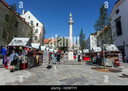 Altstadt von Bratislava, Souvenir steht auf der Franziskanischen Square, Slowakei, Europa Stockfoto