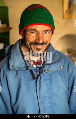 Dades Schlucht, Marokko.  Im mittleren Alter Mann der Berber. Stockfoto