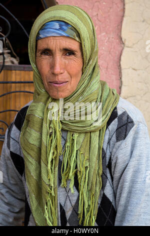 Dades Schlucht, Marokko.  Berber Frau mittleren Alters. Stockfoto