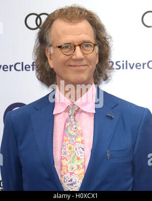 1. Juli 2016 - Andre Rieu Teilnahme an Nordoff Robbins O2 Silver Clef Awards, Grosvenor House Hotel in London, Vereinigtes Königreich. Stockfoto