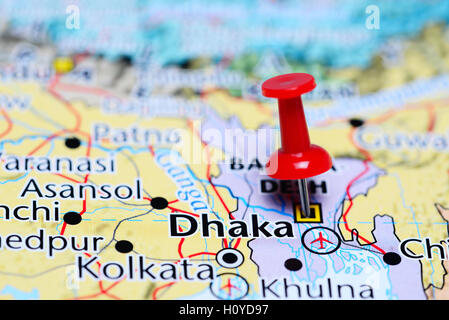 Fixiert auf einer Karte von Bangladesch Dhaka Stockfoto