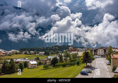 Schlechtem Wetter Wolken bilden, sprudeln, in den Bergen, Frankreich Stockfoto