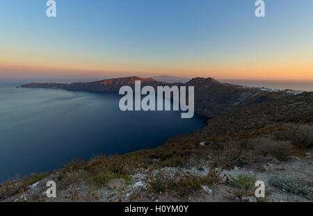Panorama-Blick von Santorin und im Hintergrund Oia Dorf Stockfoto