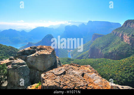 Blyde River Canyon - der 25 km lange Blyde River Canyon ist Die 3rd größte Schlucht der Welt - Blyde und Ohrigstad Rivers.below,Mpumalanga,South Afrika Stockfoto