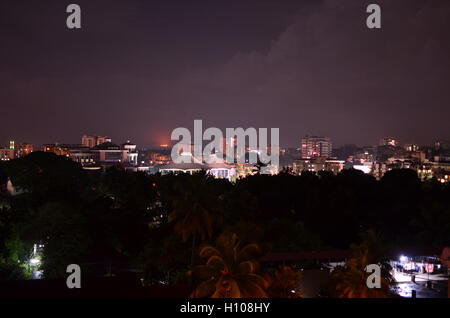 Nachtansicht der Stadt Mangalore, Bundesstaat Karnataka, Indien Stockfoto