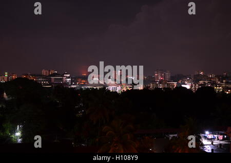 Nachtansicht der Stadt Mangalore, Bundesstaat Karnataka, Indien Stockfoto