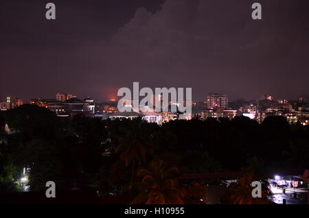 Nachtansicht der Stadt Mangalore, Bundesstaat Karnataka, Indien Stockfoto