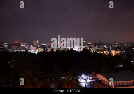 Nachtansicht der Stadt Mangalore, Bundesstaat Karnataka, Indien Stockfoto