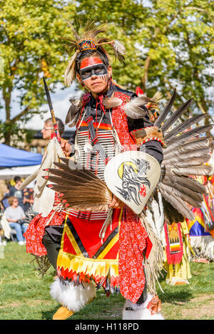 Erste Nationen Tänzer, DTES Pow Wow und Kulturfest, Oppenheimer Park, Vancouver, Britisch-Kolumbien, Kanada Stockfoto