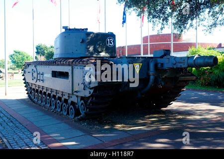 CHURCHILL MK VII KROKODIL. GEPANZERTES FAHRZEUG (TANK) HINTEN. ZEIGEN KRAFTSTOFF KUPPLUNG FÜR FLAMMENWERFER. Stockfoto