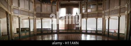 Wirbelnden Derwische Zeremonie Bereich. Sufi Whirling Derwische Zeremonie im Galata Mawlawi House Museum Stockfoto