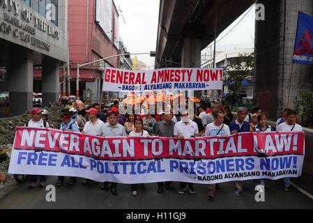 Manila, Philippinen. 21. Sep, 2016. Demonstranten hat marschierten durch die Straße von Recto. Die Liga der philippinischen Studenten (LFS) forderte Bildung Beteiligten, an den Aktivitäten teilnehmen, die in erster Linie für Bildungsreformen in der gegenwärtigen Regierung nennen wollen. © George Buid/Pacific Press/Alamy Live-Nachrichten Stockfoto