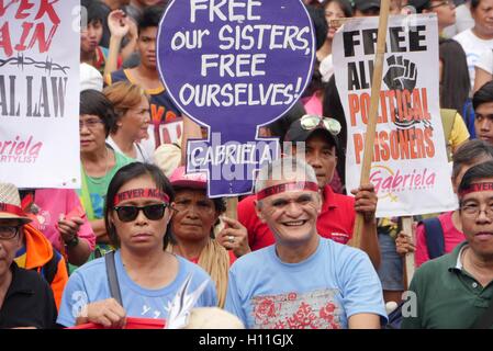 Manila, Philippinen. 21. Sep, 2016. Demonstranten in Mendiola The League von philippinischen Studenten (LFS) forderte Bildung Beteiligten, an den Aktivitäten teilnehmen, die in erster Linie für Bildungsreformen in der gegenwärtigen Regierung nennen wollen. © George Buid/Pacific Press/Alamy Live-Nachrichten Stockfoto