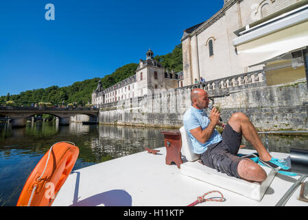 Bootsfahrt auf dem Fluss La Dronne in Brantome, Dordogne, Aquitaine, Frankreich. Stockfoto