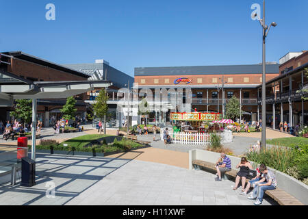 Zentralplatz, Gunwharf Quays Outlet Village, Portsmouth, Hampshire, England, Vereinigtes Königreich Stockfoto