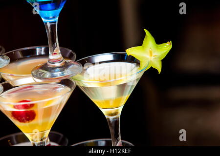 Gläser mit cocktail trinken Stockfoto