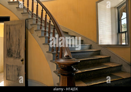 MT00050-00... MONTANA - Treppe im Hotel Meade in der historischen Geist Stadt Bannack; jetzt Teil von Bannack State Park. Stockfoto