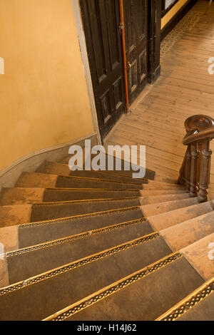 MT00052-00... MONTANA - Treppe in das historische Hotel Meade in Ghost Town von Bannack; jetzt im Bannack State Park. Stockfoto