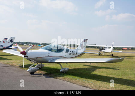 Tschechische Sport PS-28 Cruiser Flugzeuge am Flughafen Blackbushe, London Road, Blackwater, Hampshire, England, Vereinigtes Königreich Stockfoto