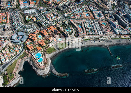 Strand und Promenade, Waterfront Resort mit Einkaufszentrum Plaza del Duque und Iberostar Grand Hotel Anthelia, Playa Fanabe Stockfoto