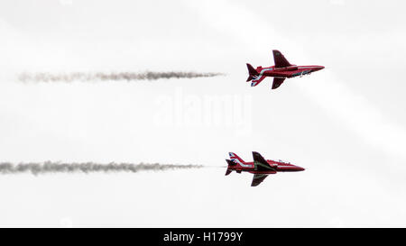 Die Red Arrows oder Kunstflugstaffel der Royal Air Force in Derbyshire für Anzeigen der Chatsworth Country Fair, September 2016 Stockfoto