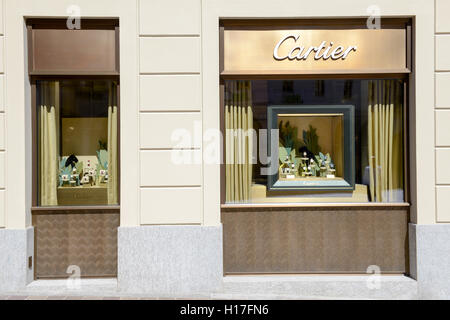 Lugano, Schweiz - 25 august 2016: Vitrinen von Cartier Uhrmacher laden in Lugano in der Schweiz Stockfoto