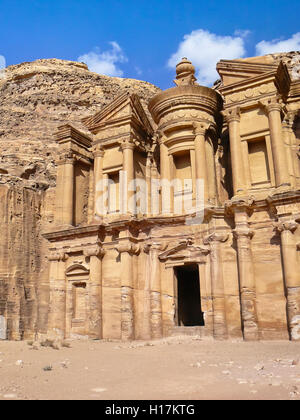 Kloster Deir El bei Petra, Jordanien Stockfoto