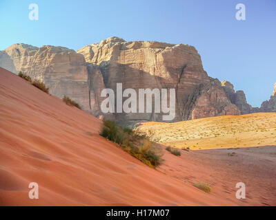 Roten Dünen in der Wüste Wadi Rum, Jordanien Stockfoto