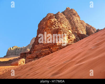 Roten Dünen in der Wüste Wadi Rum, Jordanien Stockfoto