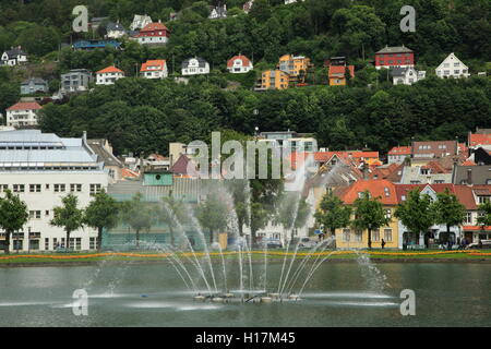 Lille Lungegardsvannet oder Smalungeren, Wasser-Funktion Brunnen See Stadtzentrum von Bergen, Norwegen Stockfoto