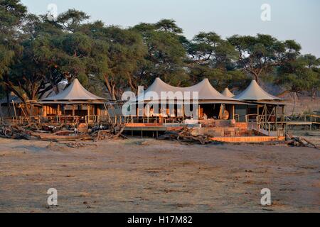 Somalisa Camp im Abendlicht, Hwange National Park, Matabeleland Nord Provinz, Simbabwe Stockfoto