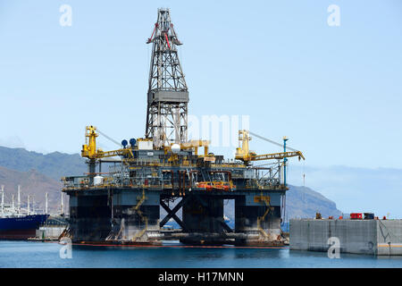 Öl Bohrinsel im Hafen, Insel Santa Cruz, Teneriffa, Kanarische Inseln, Spanien Stockfoto