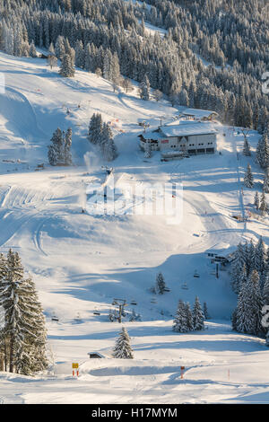 Ski Resort und Pisten, Brixen im Thale, Tirol, Österreich Stockfoto